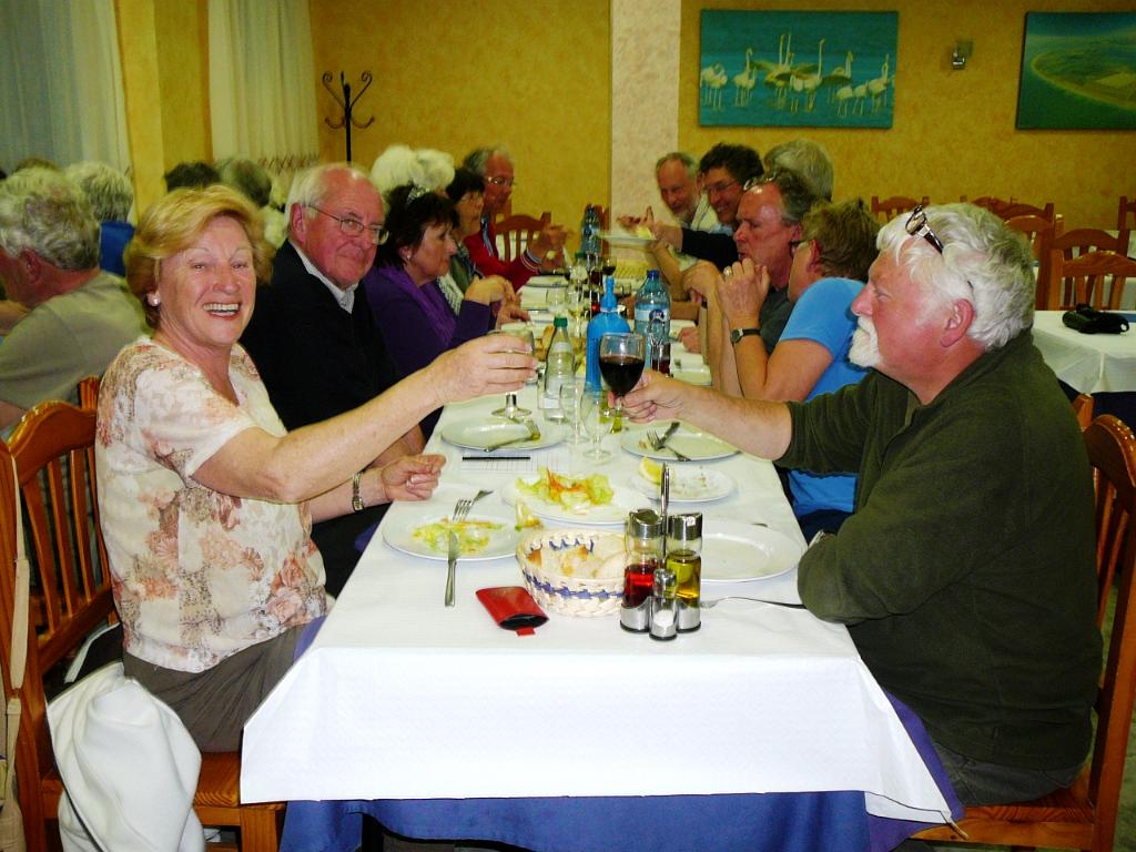 Marianne, Wouter en Johan laten het zich goed smaken