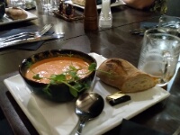 2024-06-23 20h13m59 Engeland - C=Eten bij de pizerria - Jikke Lont