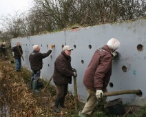 13-4-13,M. Klingers, oeverzwaluwwand en kruiskade 050