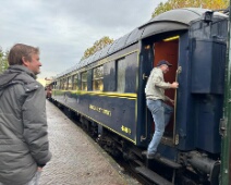 2025-11-01 Limburg - C=Instappen in de restauratie wagen - Margot Klingers